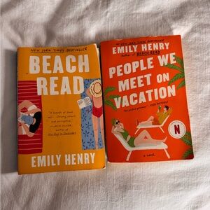 Emily Henry Book Set - Beach Ready and People We Meet On Vacation